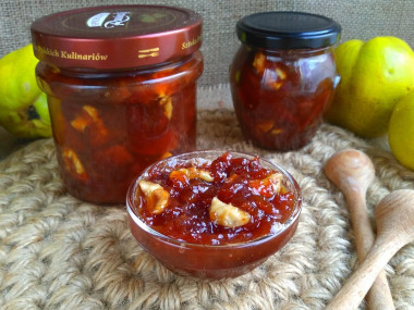 Quince jam with walnuts for winter