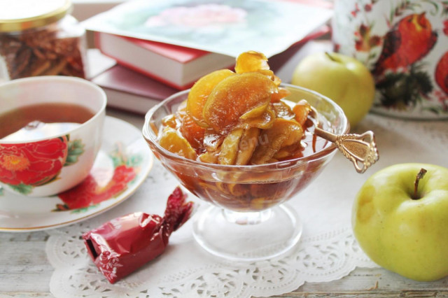Amber jam with apple slices