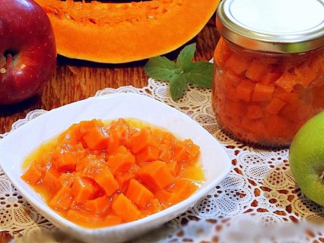 Pumpkin jam with apples for winter