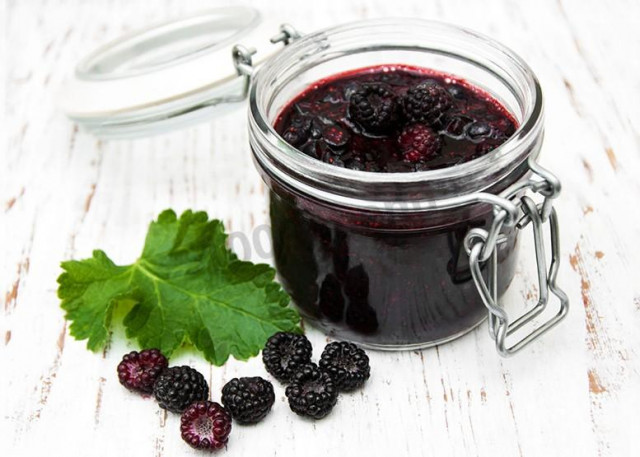 Blackberry jam five minutes for winter