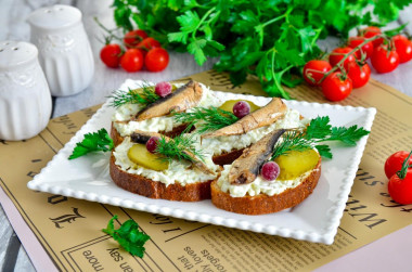 Sandwiches with sprats, eggs and pickled cucumber