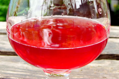 Frozen berry wine