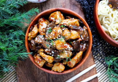 Pork with mushrooms in soy sauce