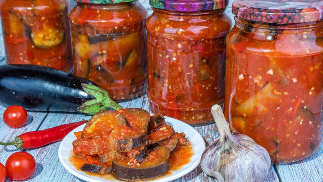 Eggplant with tomatoes and bell pepper for winter