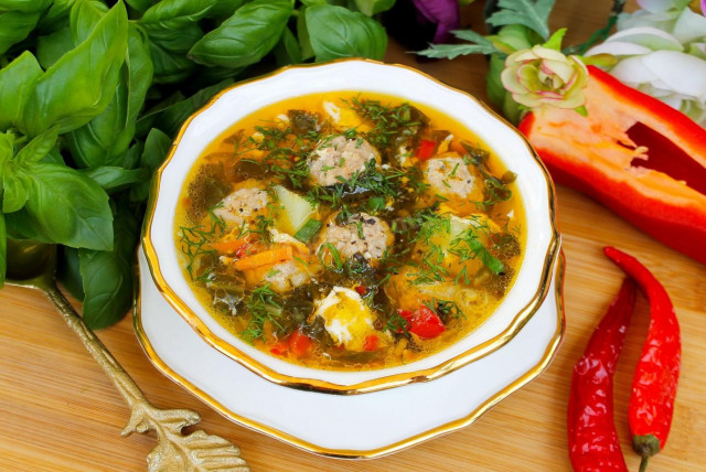 Sorrel soup with meatballs