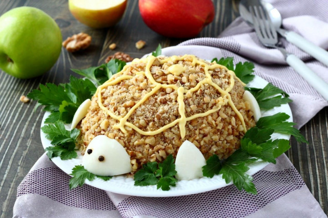Turtle salad with apple and walnuts