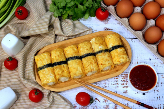 Egg rolls with rice and tuna