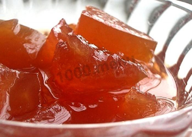 Apple jam with vanilla sugar in five minutes