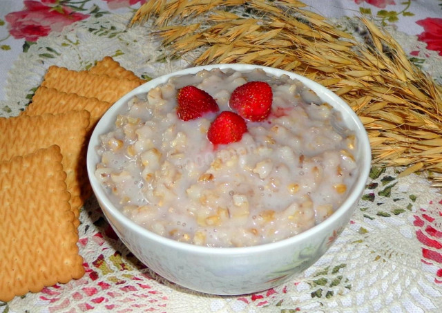 Pearl barley porridge