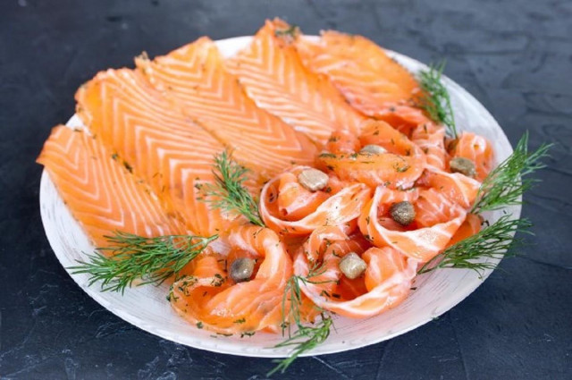 Low-salted salmon at home - Gravlax