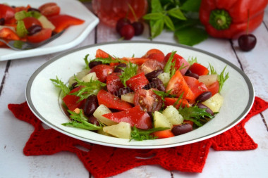 Salad with red bell pepper