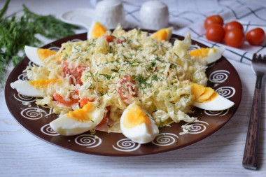 Peking cabbage salad with tomatoes