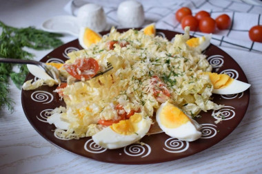 Peking cabbage salad with tomatoes