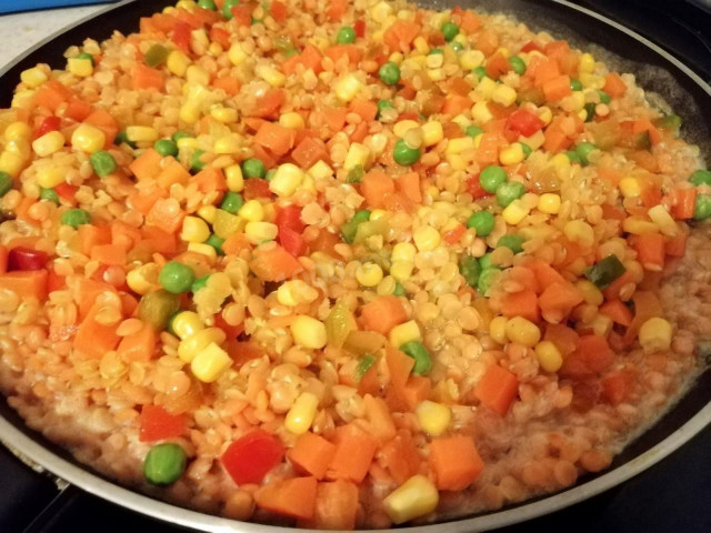 Lentils with vegetables in Mexican style