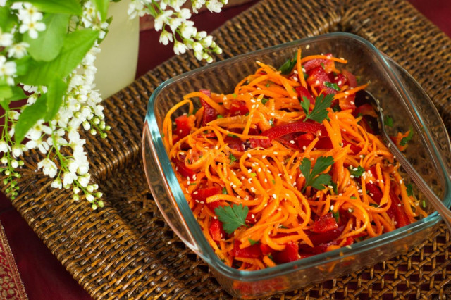 Salad with bell peppers and Korean carrots