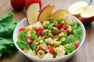 Salad with corn and apples