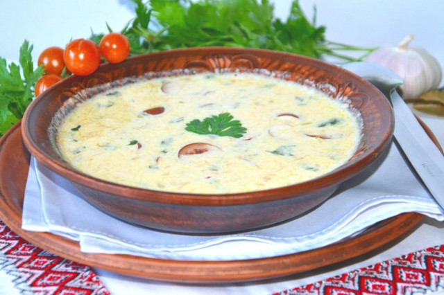 Cheese soup with smoked sausages