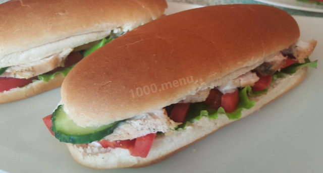 Chicken and vegetable bun sandwiches