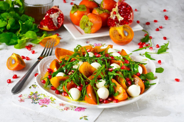 Salad with persimmon cheese and arugula