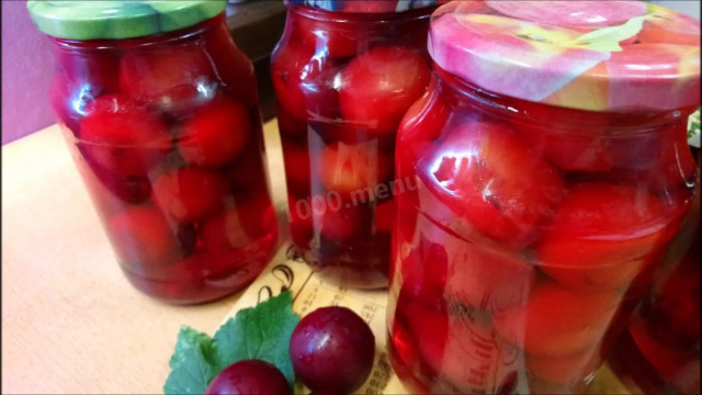 Canned plums in sugar syrup for winter harvesting
