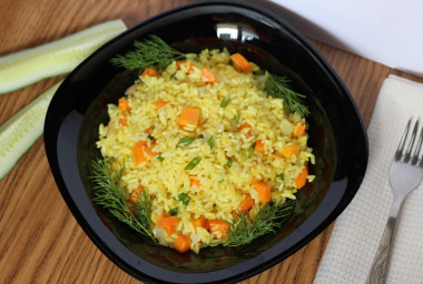 Rice with carrots and onions in a slow cooker