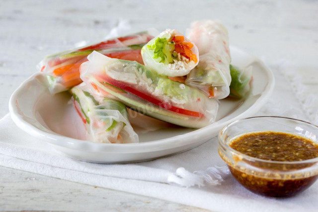 Spring rolls with chicken