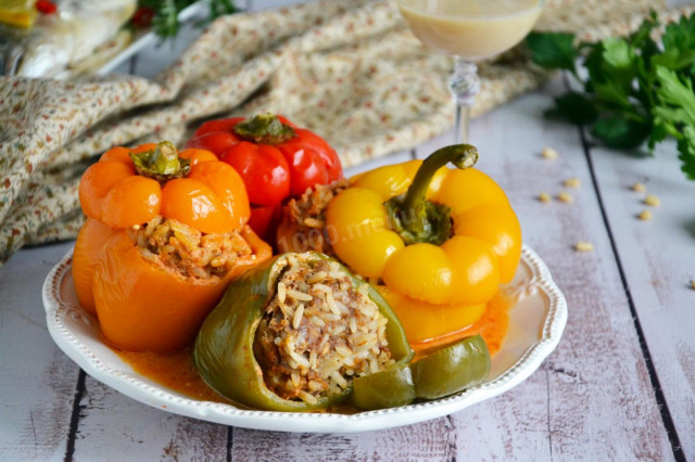 Stuffed peppers in tomato paste with pine nuts