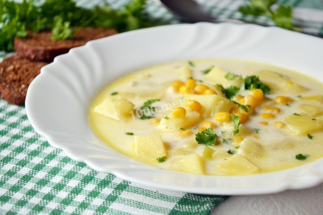 Creamy soup with potatoes and corn