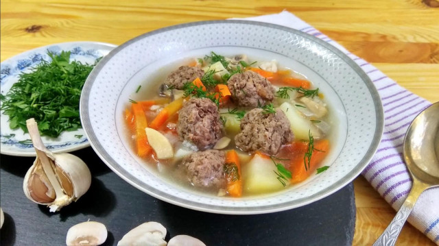 Soup with potatoes and meatballs