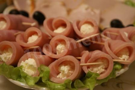 Canapes with ham and horseradish on skewers