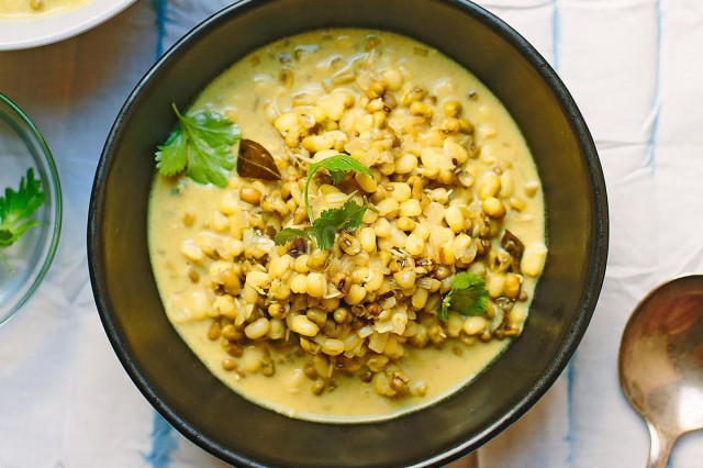 Sprouted mung bean curry with coconut milk