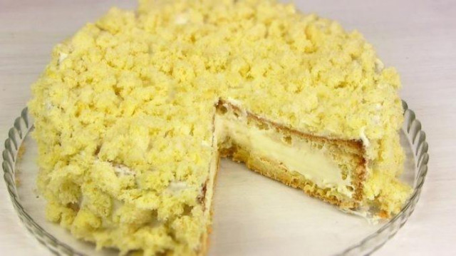 Dandelion sponge cake with buttercream