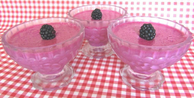 Blackberry berry souffle with condensed milk