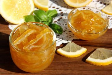 Soft lemon candied fruits in syrup
