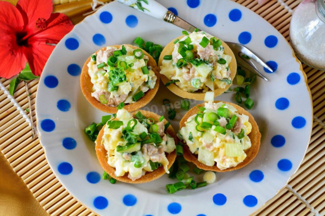 Tartlets with krill meat