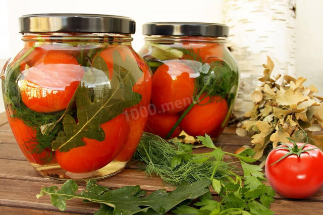 Tomatoes for winter with oak leaves