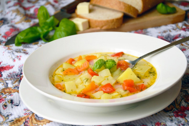Vegetable soup with zucchini and processed cheese
