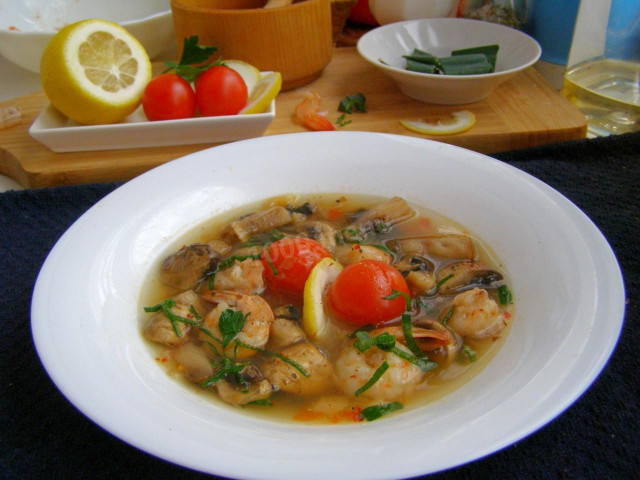 Tom yam soup with chicken and shrimp