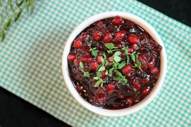 Pomegranate syrup sauce with cranberries