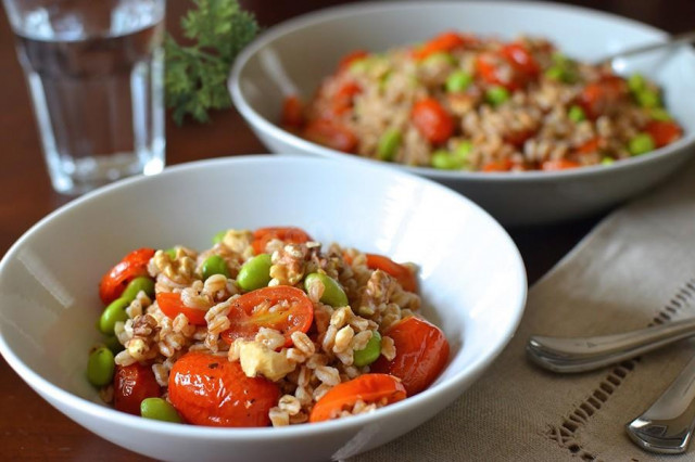 Farro with tomatoes and beans