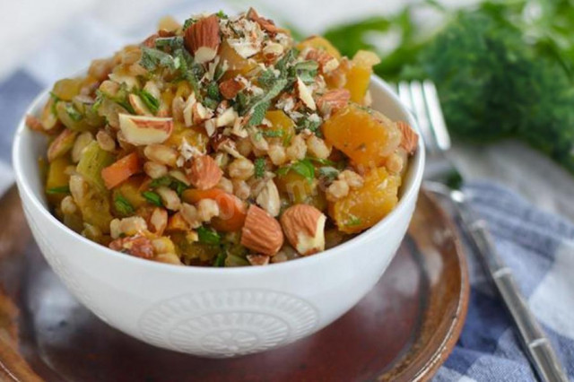Farro with pumpkin and almonds