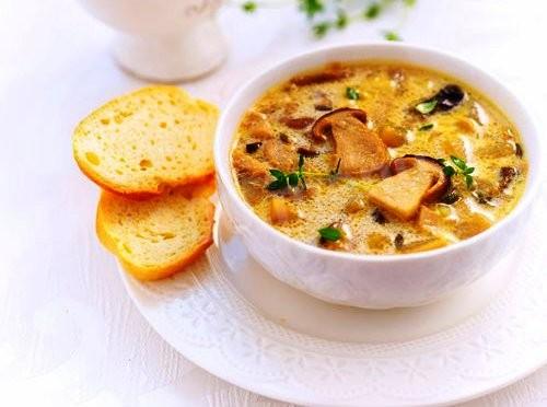 Soup with porcini mushrooms and cream