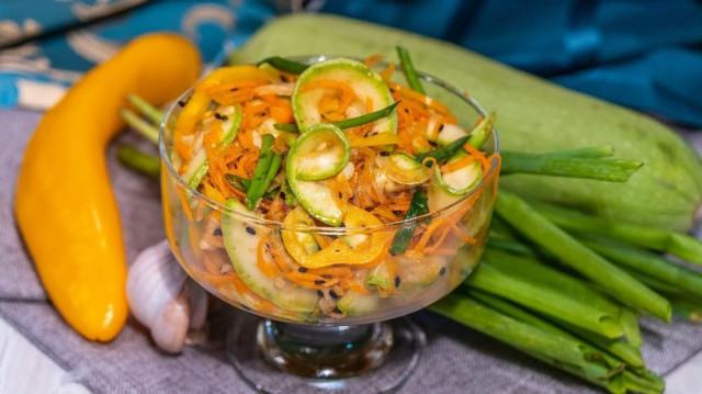Korean salad from zucchini and carrots