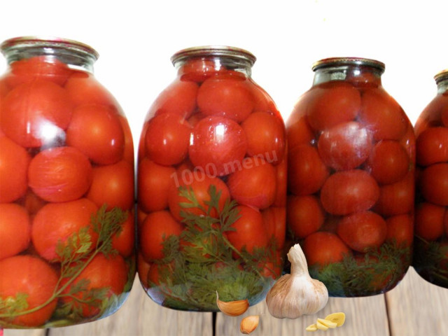 Tomatoes with tops and garlic
