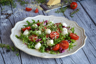 Salad with mozzarella, arugula and cherry tomatoes