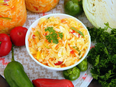 Cabbage salad for winter with bell pepper
