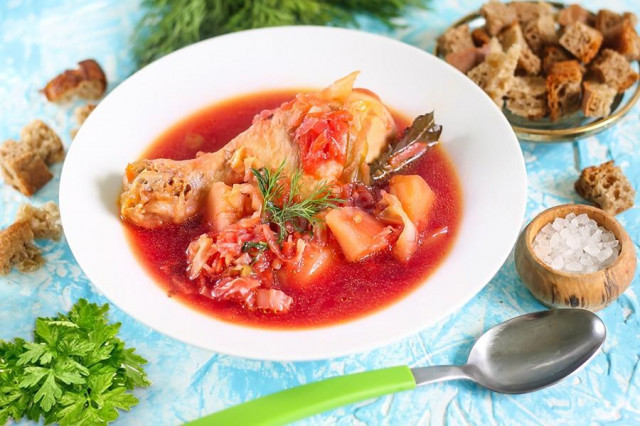 Borscht with chicken in a slow cooker