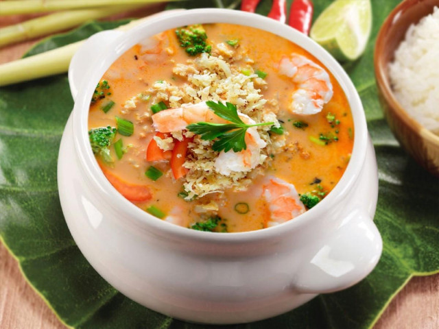 Tom yam with shrimp and fish