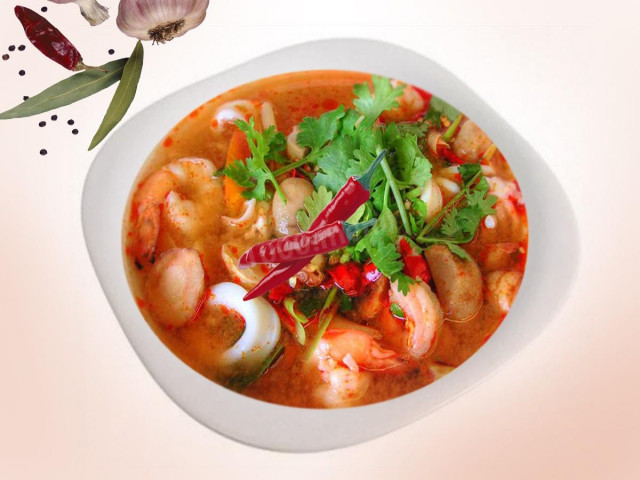 Tom yam with squid