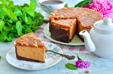 Cheesecake snickers without baking